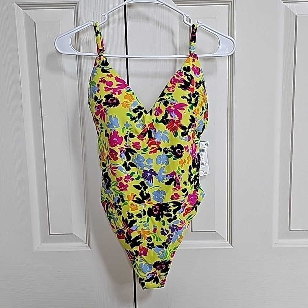 Bar III Floral Chic One-Piece Swimsuit Citron Yellow‎ Size Medium NEW